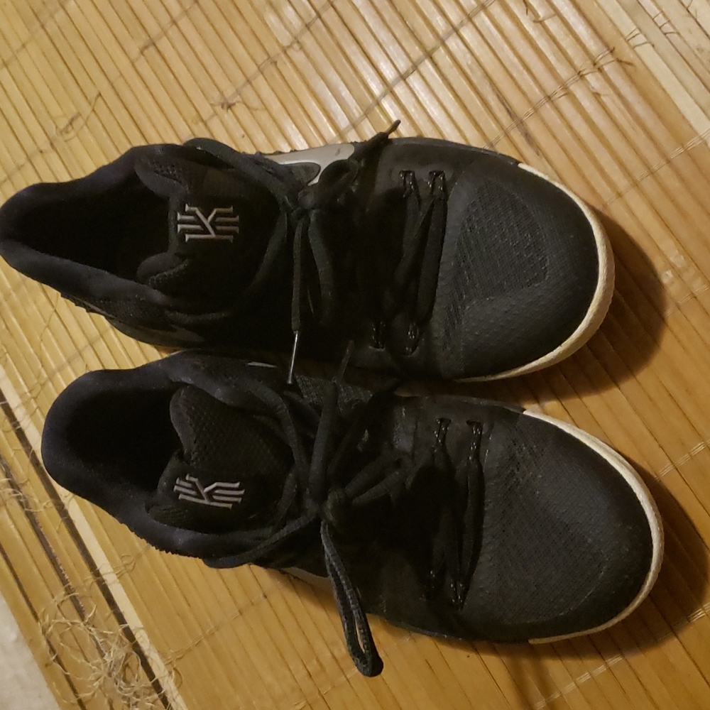 Big boy nike kyries sneaker